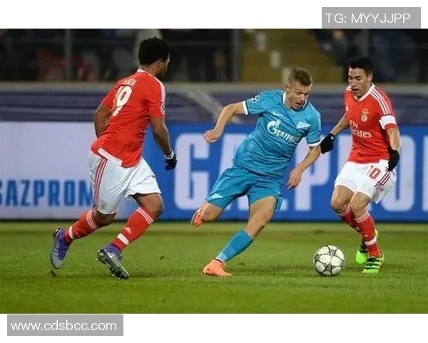 叶胡达与泽尼特的激烈对决揭示足球战术与团队合作的重要性